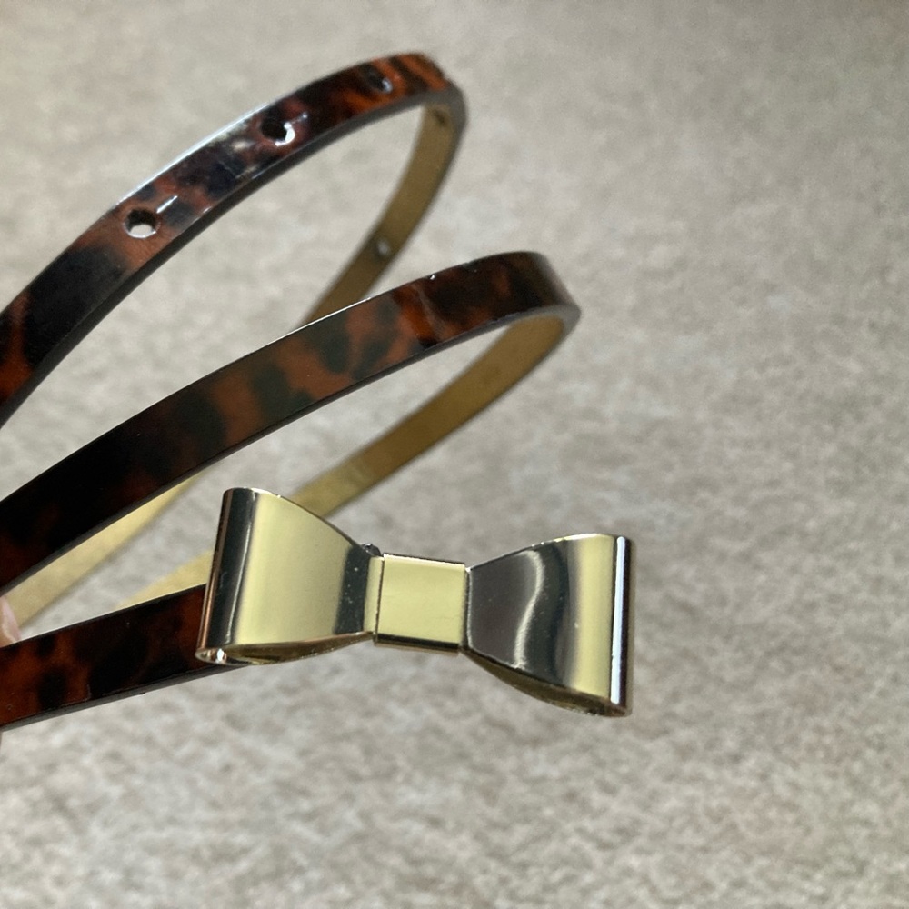 Brown skinny belt with gold bow